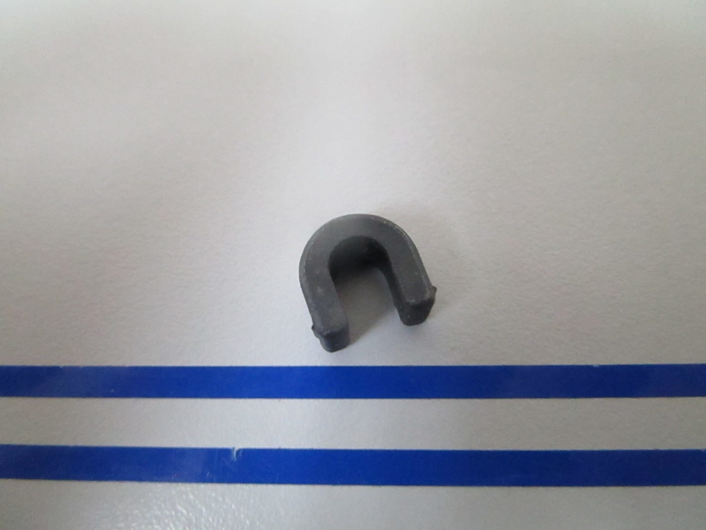 NEW OEM 324604 0324604 OMC Johnson Evinrude Retainer 0810