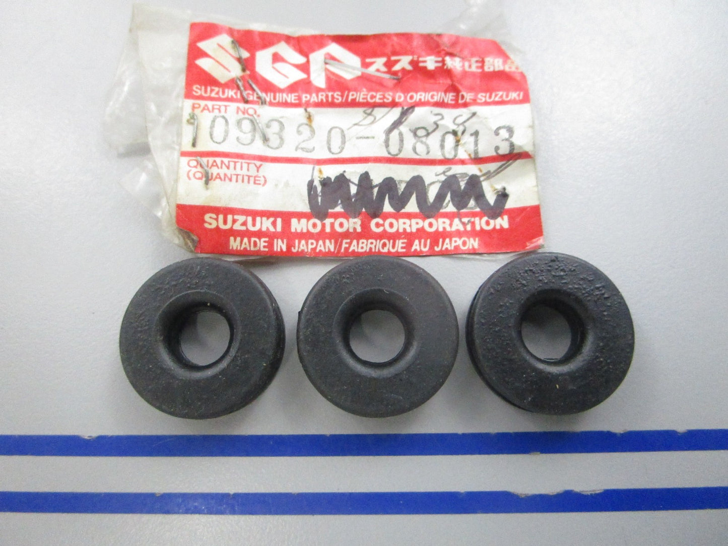 NEW OEM (LOT OF 3) 09320-08013 Suzuki Cushion 0810