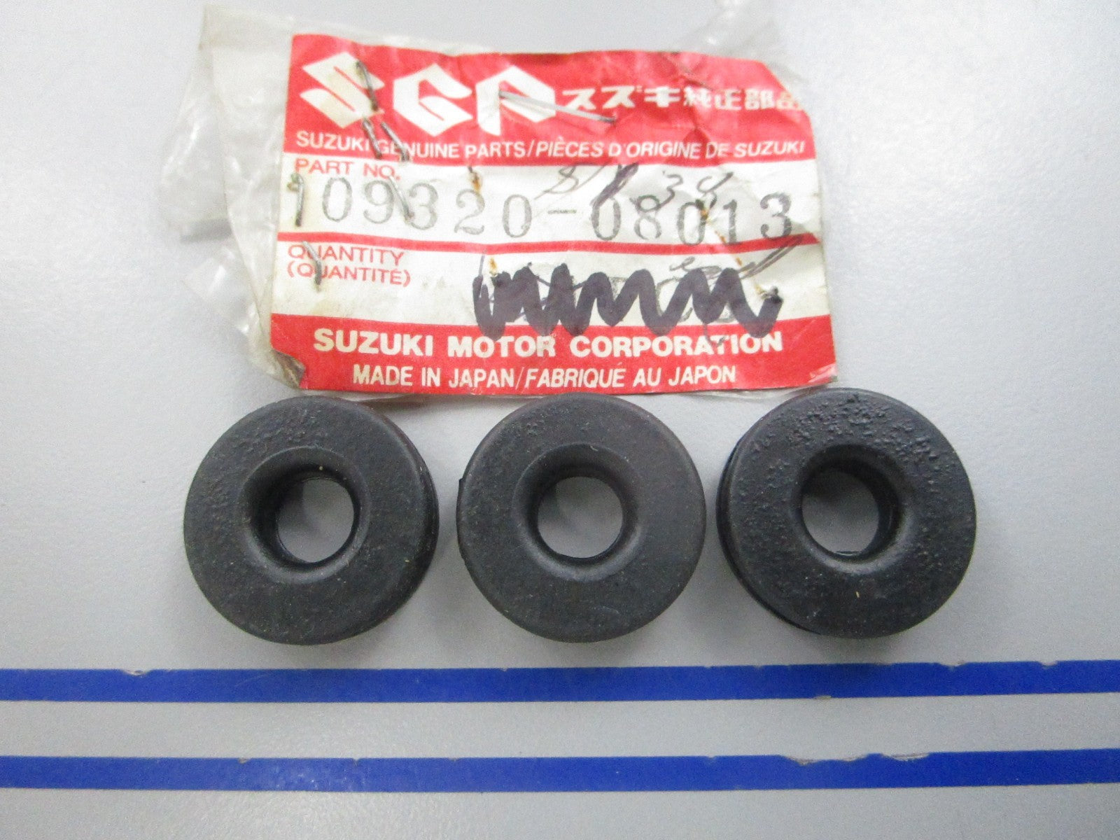 NEW OEM (LOT OF 3) 09320-08013 Suzuki Cushion 0810