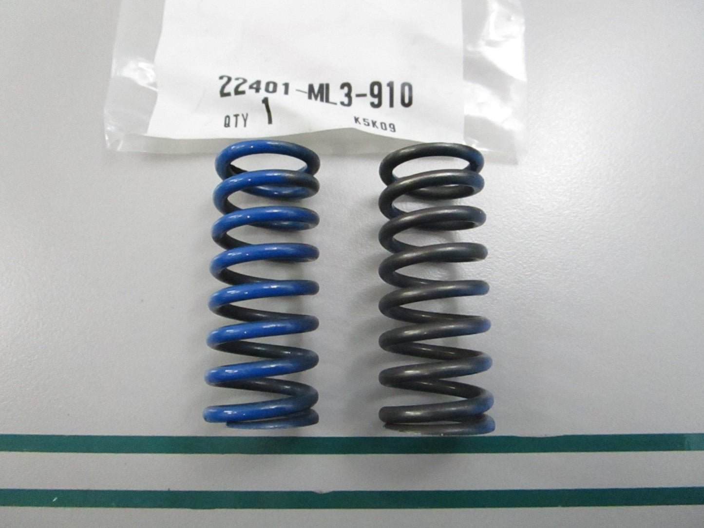 NEW OEM (LOT OF 2) 22401-ML3-910 Honda Spring 0810