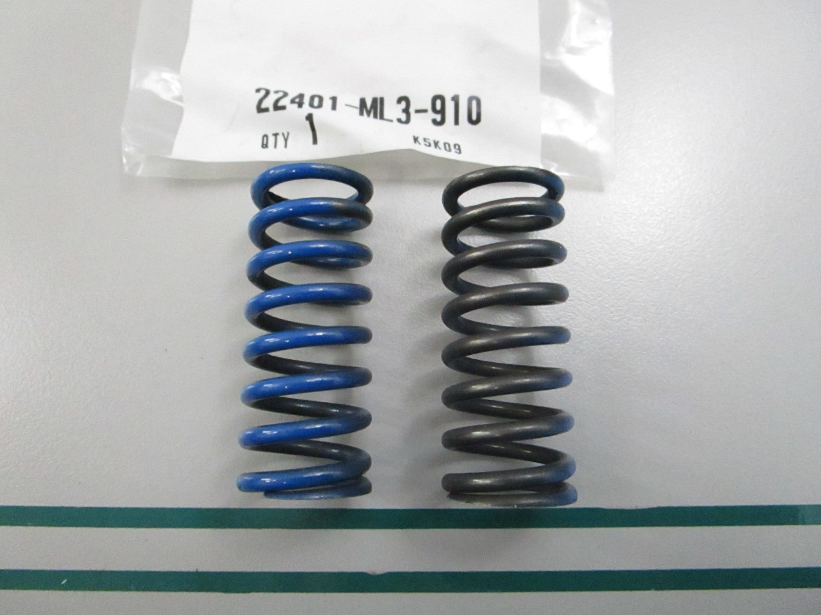 NEW OEM (LOT OF 2) 22401-ML3-910 Honda Spring 0810