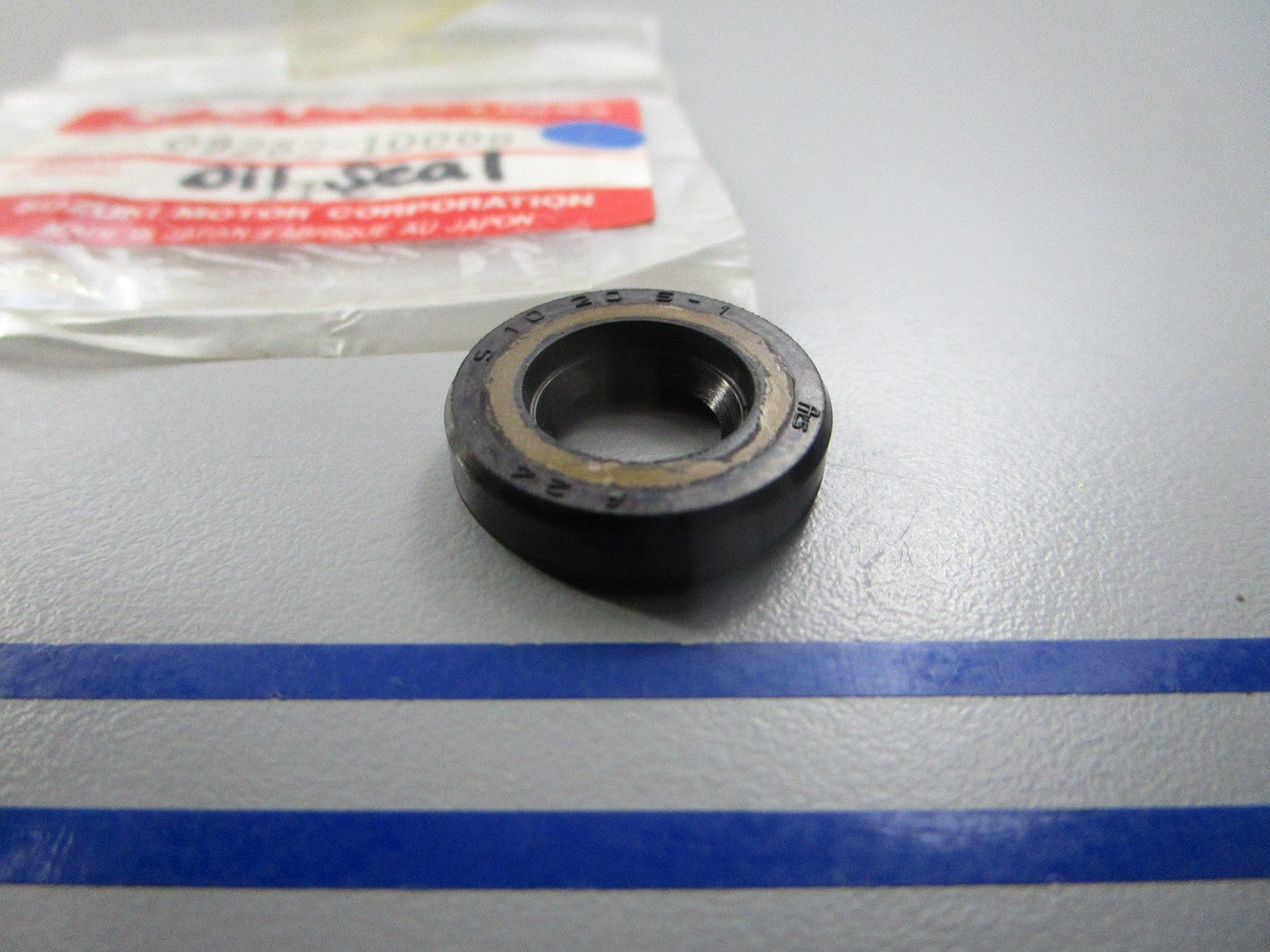 NEW OEM 09282-10009 Suzuki Oil Seal 0810