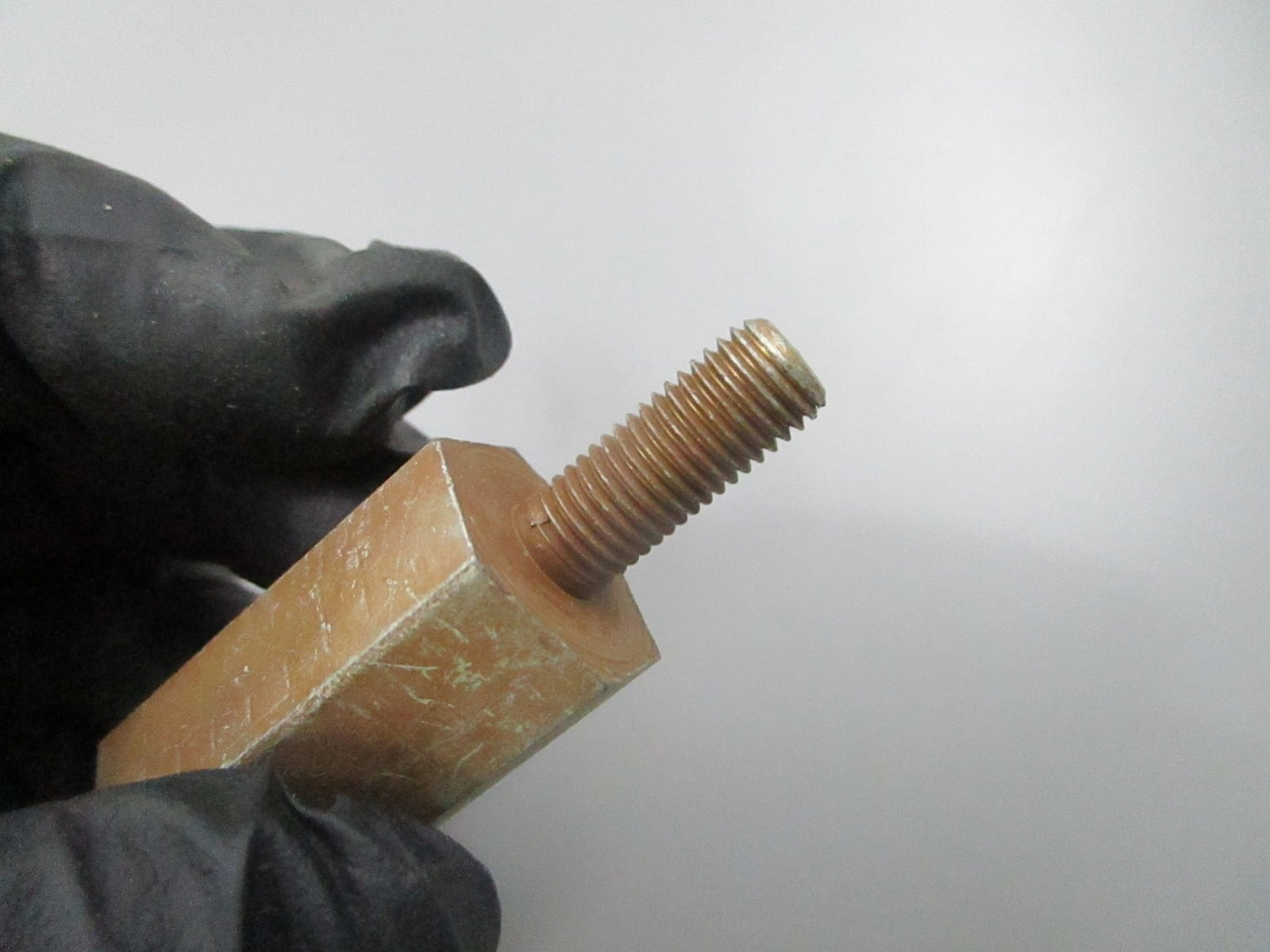 *NEW OEM* 0810 OMC Johnson Evinrude Stud 910527 0910527