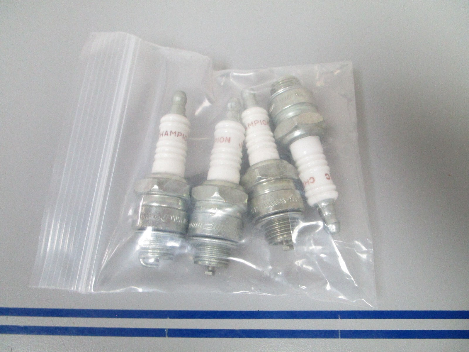 *NEW OEM* (LOT OF 4) 0720 Champion Spark Plug J4C