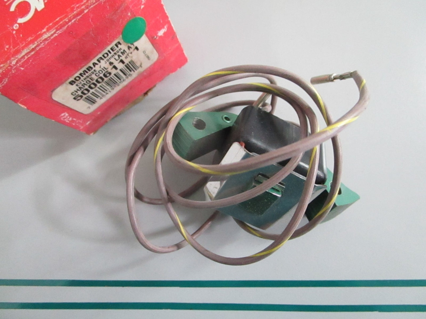 NEW OEM 5000611 OMC Johnson Evinrude Charge Coil & Lam Assy 0820
