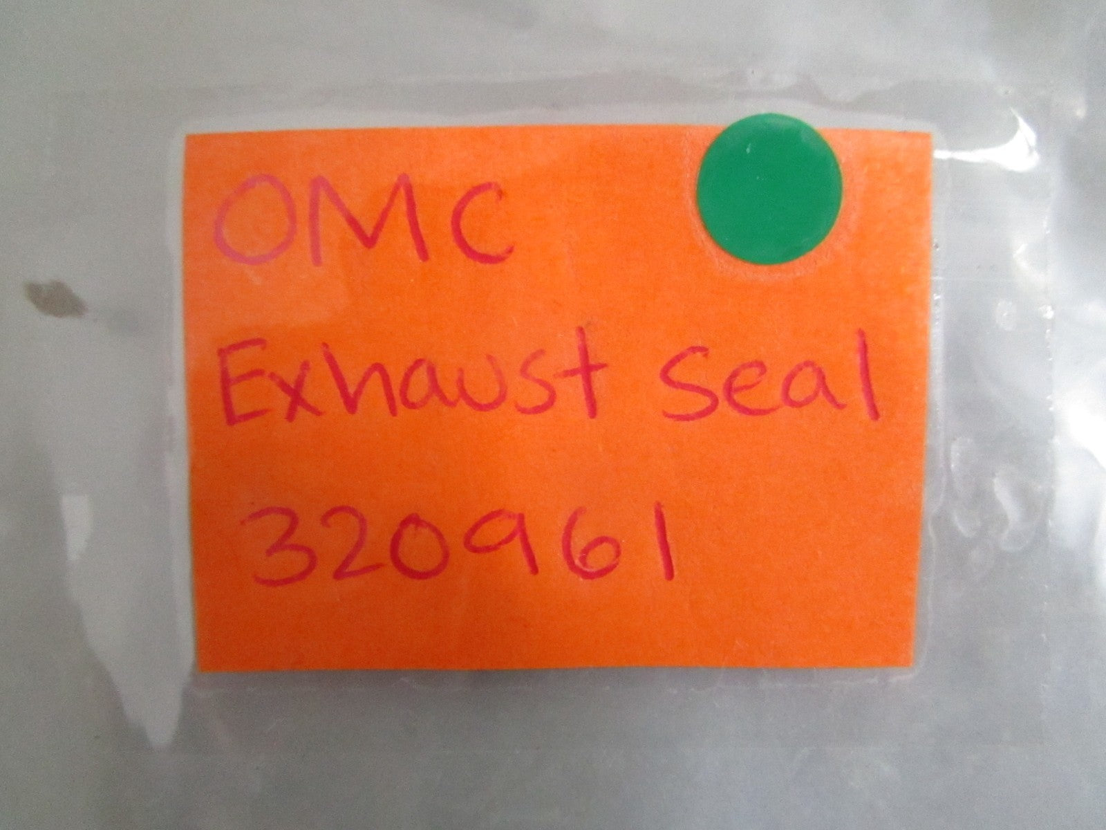 NEW OEM 320961 0320961 OMC Johnson Evinrude Exhaust Seal 0820