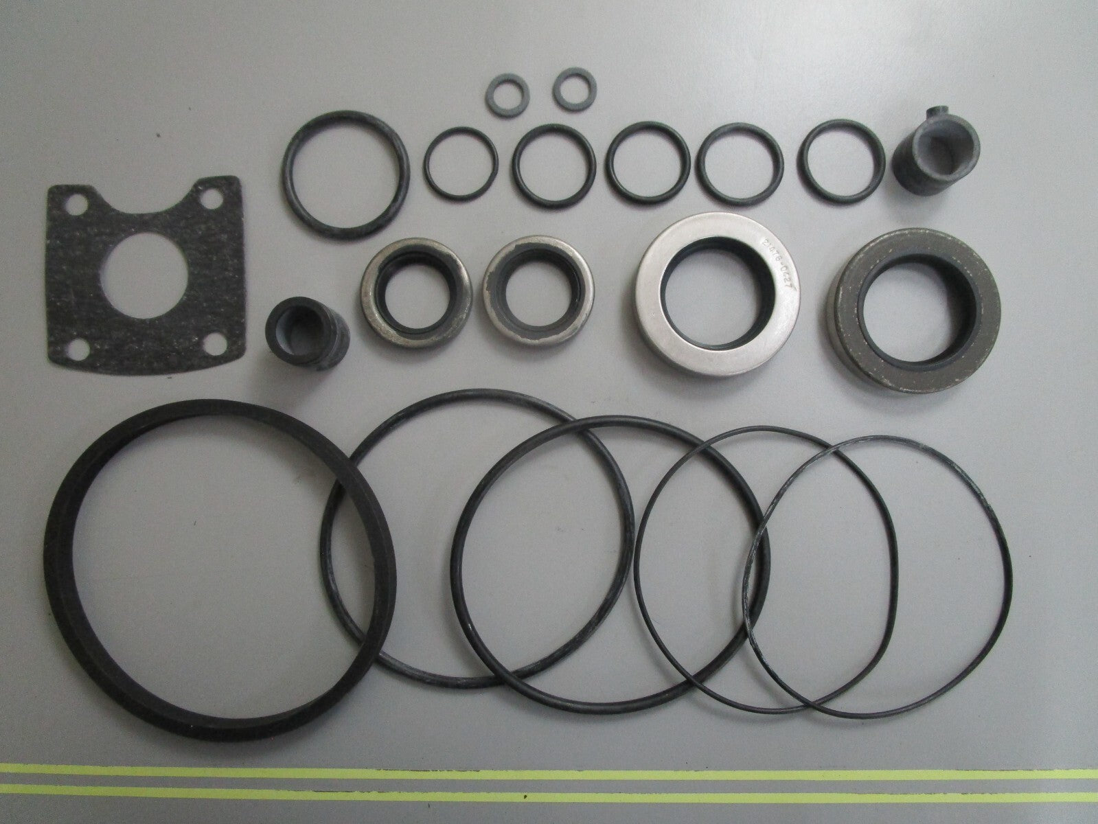 *NEW OEM* 0820 Mercury Quicksilver Oil Seal Kit 26-32511A1