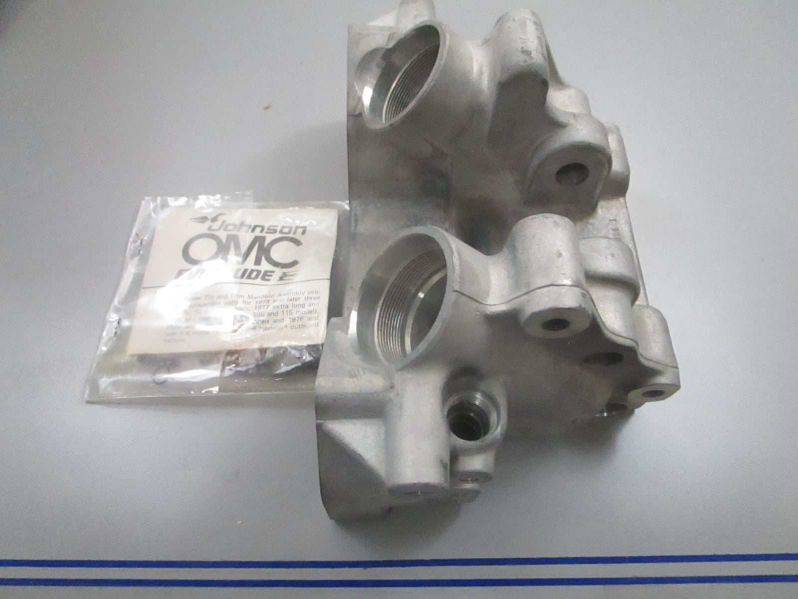 *NEW OEM* 0720 OMC Johnson Evinrude 1982- 1986 Trim Tilt Manifold 391099 0391099