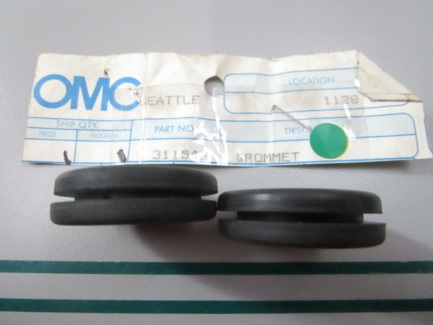 NEW OEM (LOT OF 2) 311543 0311543 OMC Johnson Evinrude Grommet 0810