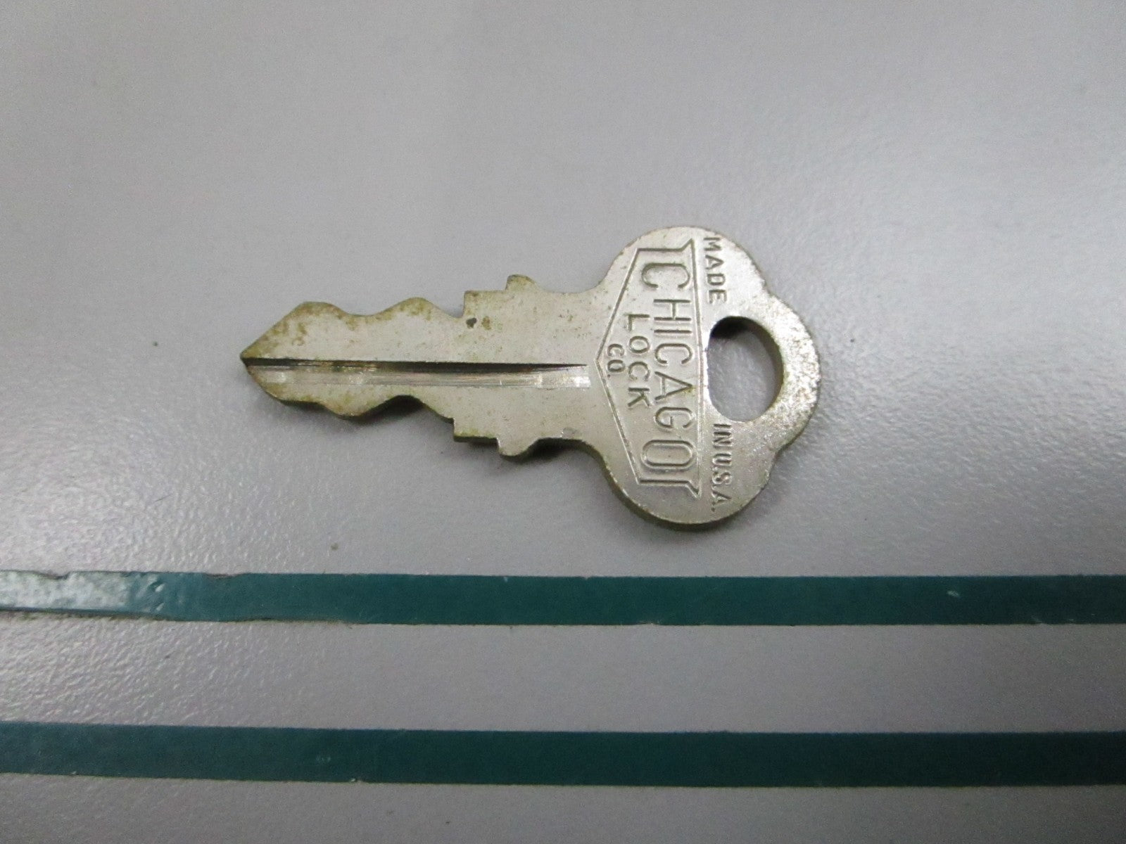 NEW OEM 501572 0501572 OMC Johnson Evinrude KF57 Ignition Key 0810