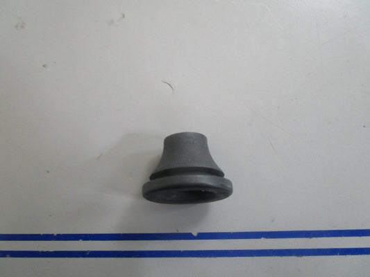 *NEW OEM* 0810 OMC Johnson Evinrude Grommet 331634 0331634