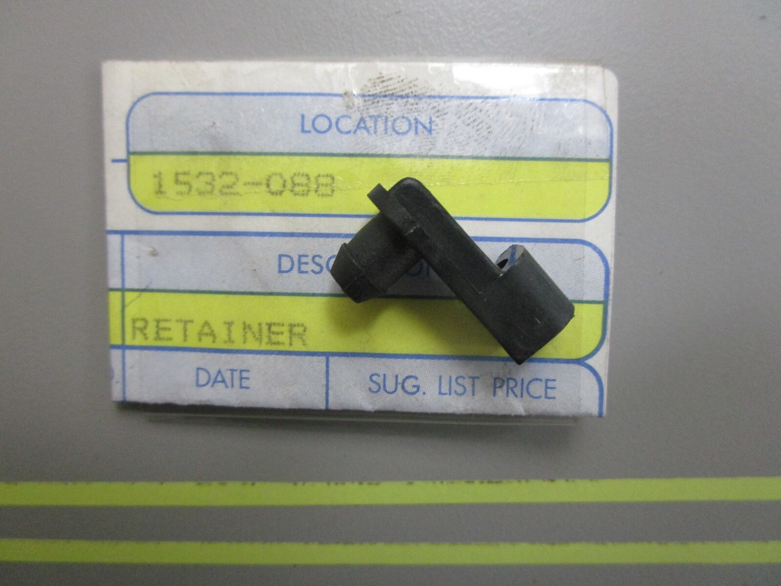 *NEW OEM* 0810 OMC Johnson Evinrude Retainer 332697 0332697