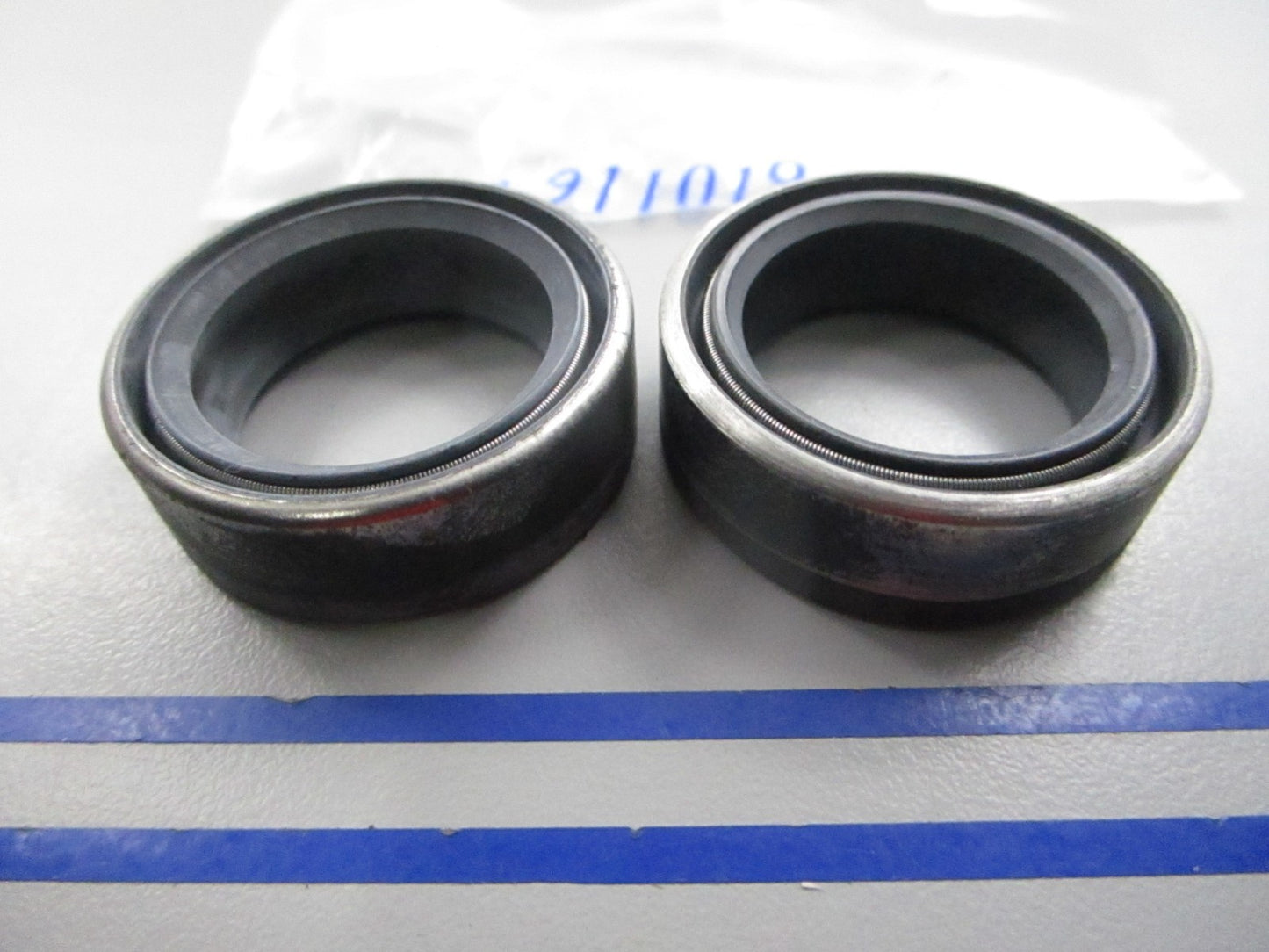 NEW OEM (LOT OF 2) 911019 0911019 OMC Johnson Evinrude Oil Seal 0810