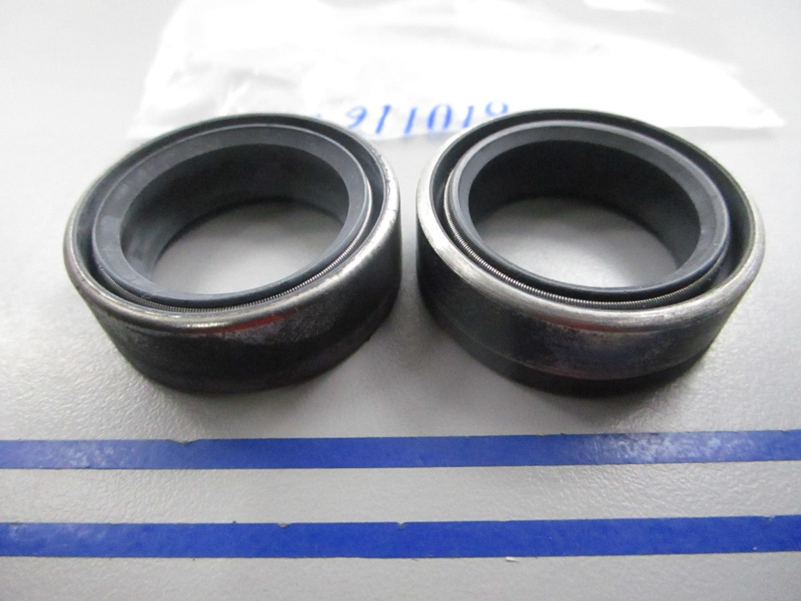 NEW OEM (LOT OF 2) 911019 0911019 OMC Johnson Evinrude Oil Seal 0810