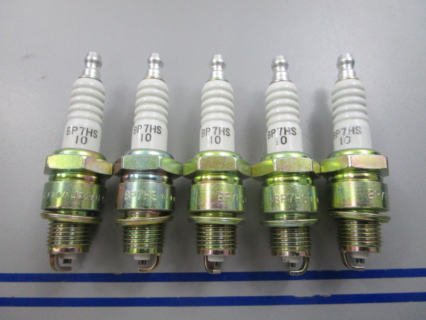 NEW (LOT OF 5) BP7HS-10 NGK Spark Plug 0810