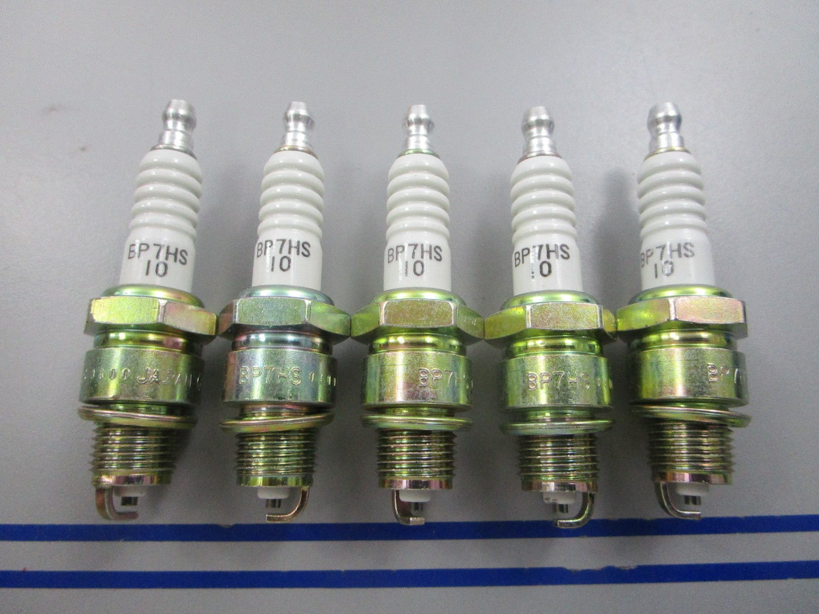 NEW (LOT OF 5) BP7HS-10 NGK Spark Plug 0810