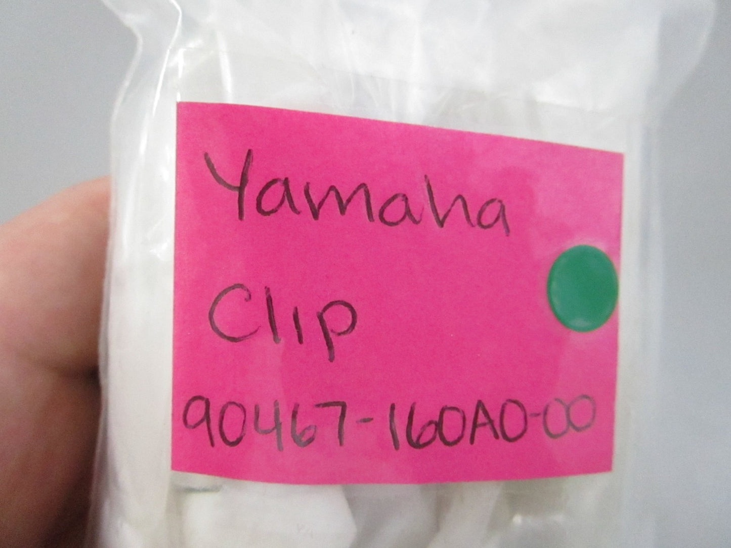 NEW OEM (LOT OF 2) 90467-160A0-00 Yamaha Clip 0810