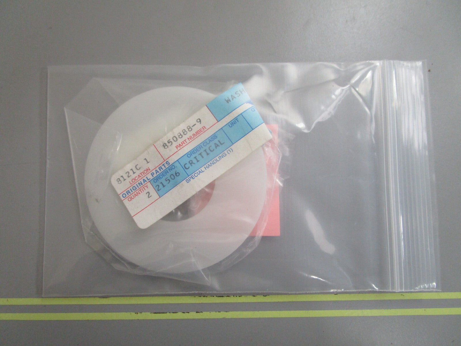 *NEW OEM* 0810 Volvo Penta Plastic Washer 850888