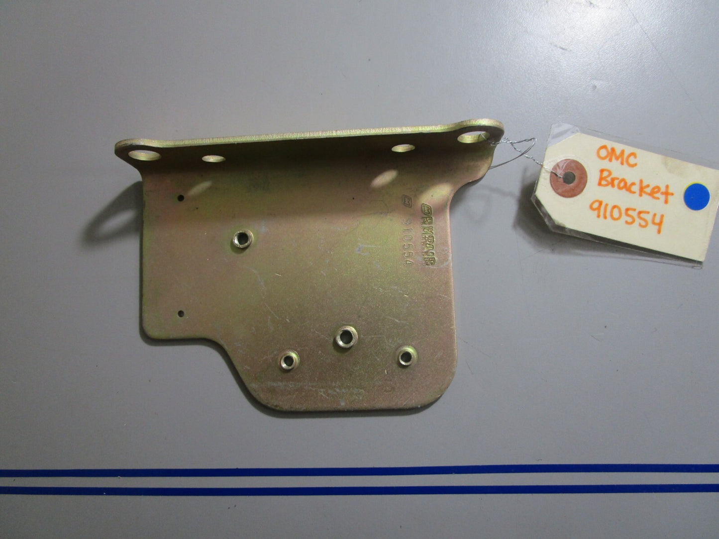 *NEW OEM* 0810 OMC Johnson Evinrude Bracket 910554 0910554