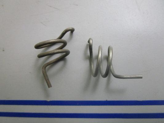 *NEW OEM* (LOT OF 2) 0810 OMC Johnson Evinrude Spring 303725 0303725