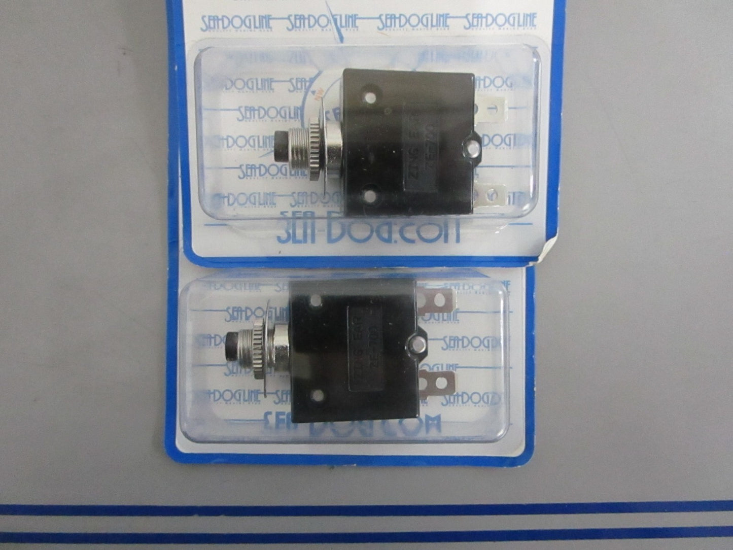 *NEW OEM* (LOT OF 2) 0820 SeaDog 10AMP Bakelite Thermal Circuit Breaker 420810-1