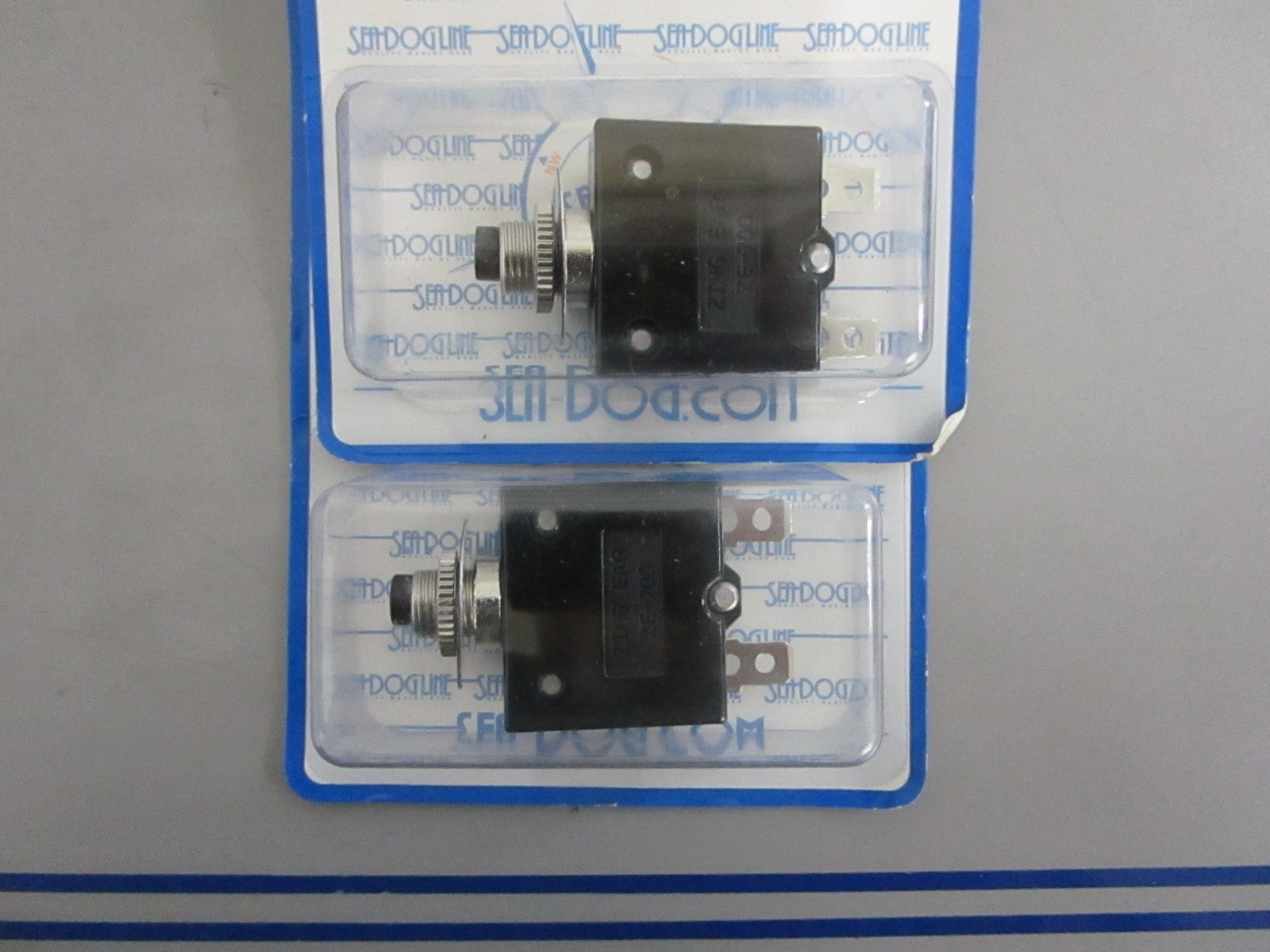 *NEW OEM* (LOT OF 2) 0820 SeaDog 10AMP Bakelite Thermal Circuit Breaker 420810-1