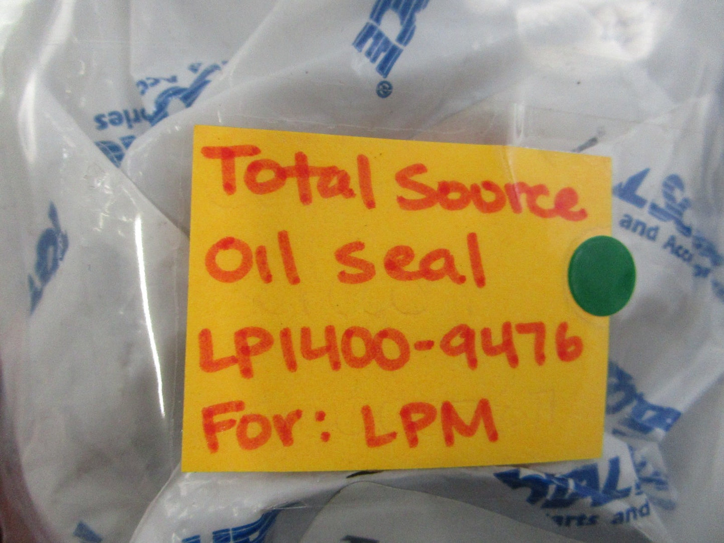 NEW (LOT OF 2) LP1400-9476  For: LPM Total Source Oil Seal 0810