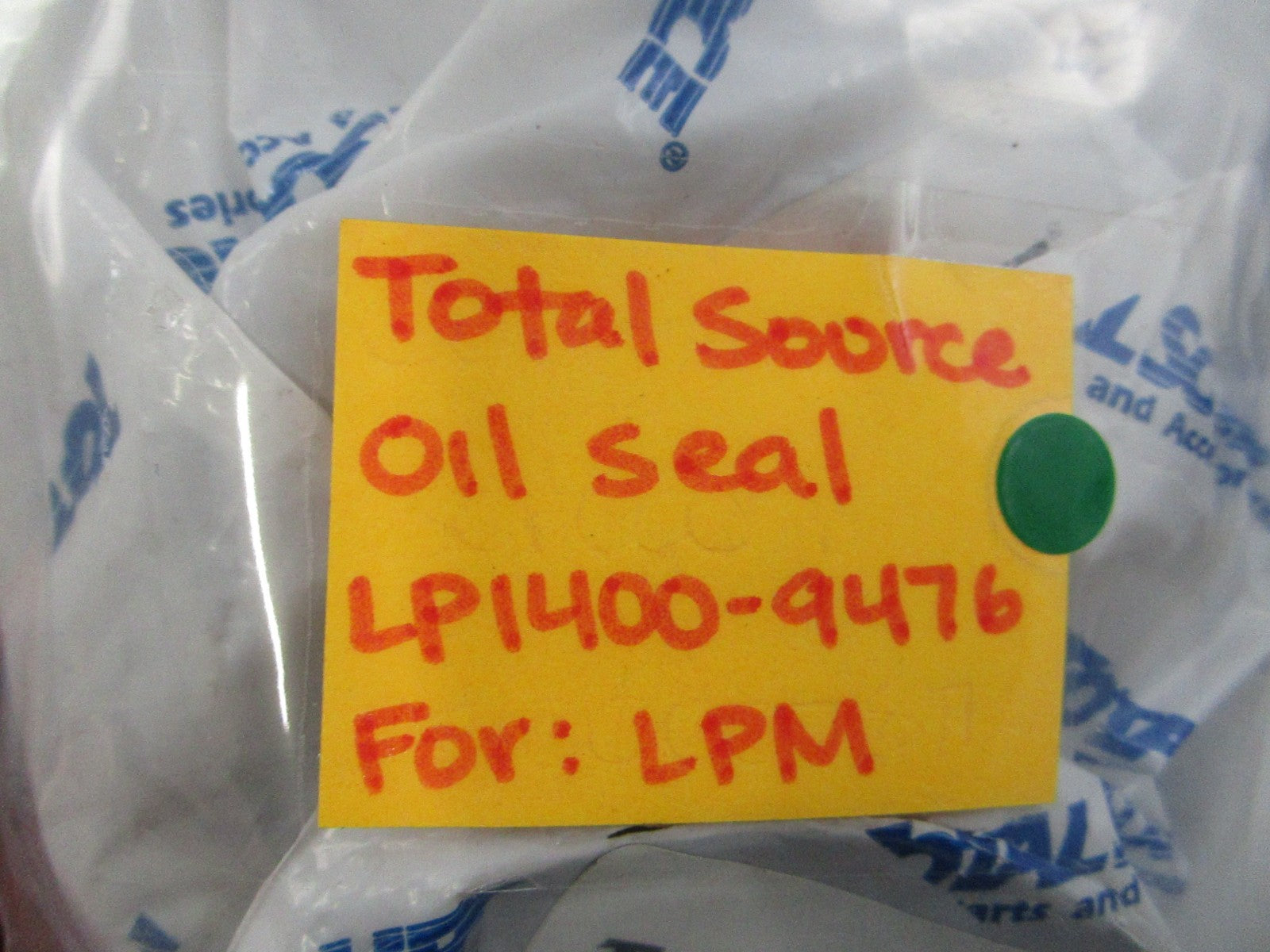 NEW (LOT OF 2) LP1400-9476  For: LPM Total Source Oil Seal 0810