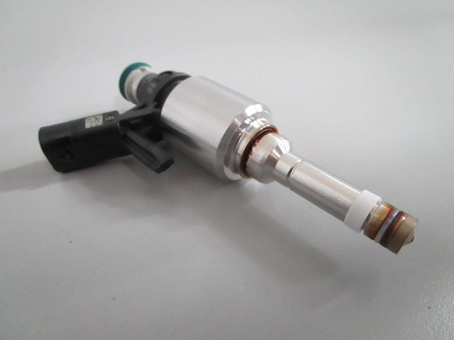NEW OEM 62839 0261500794 Bosch Fuel Injector 0820