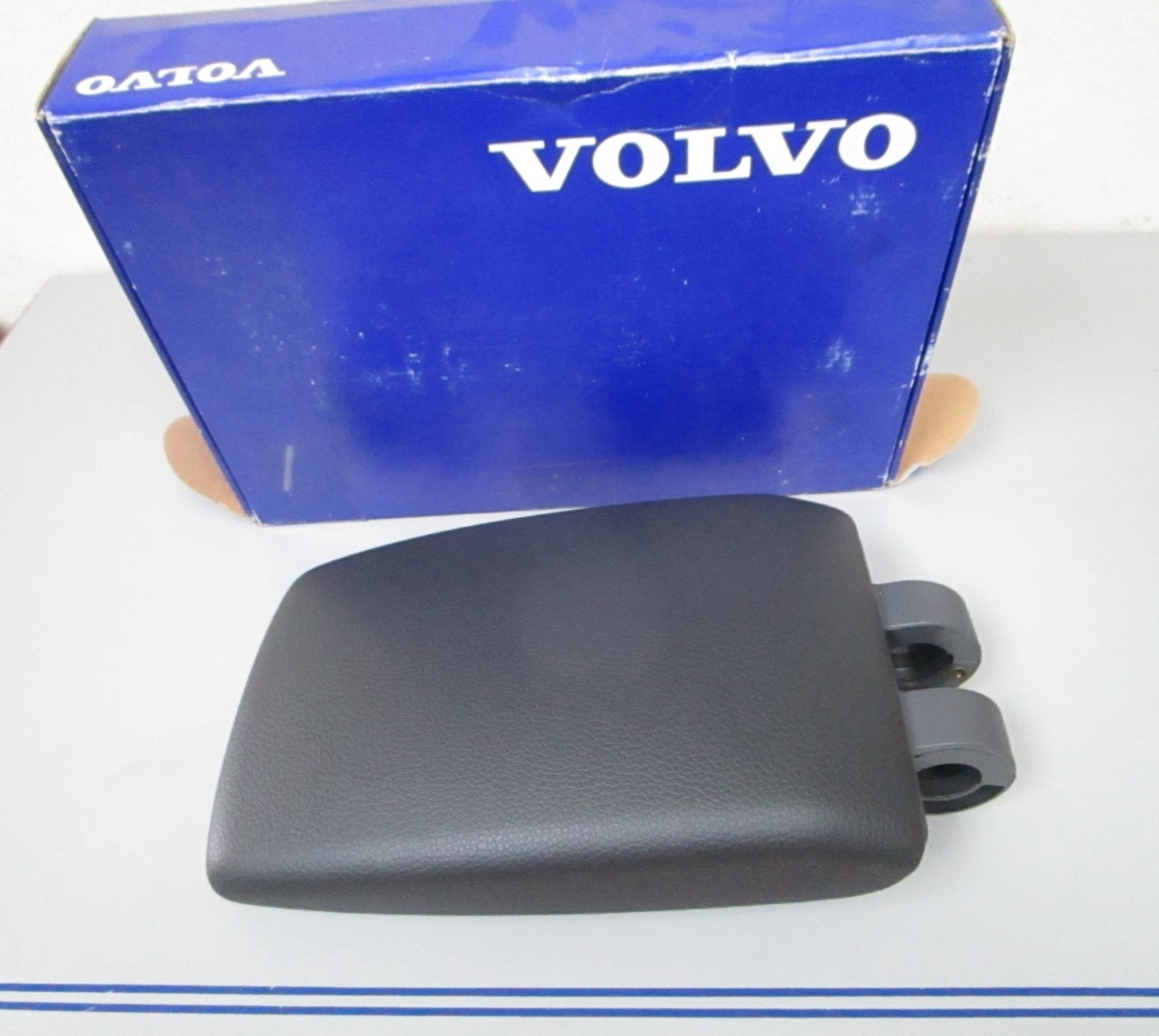 *NEW OEM* 0720 Volvo Penta 2001- 2004 Front Center Console Arm Rest 39895388