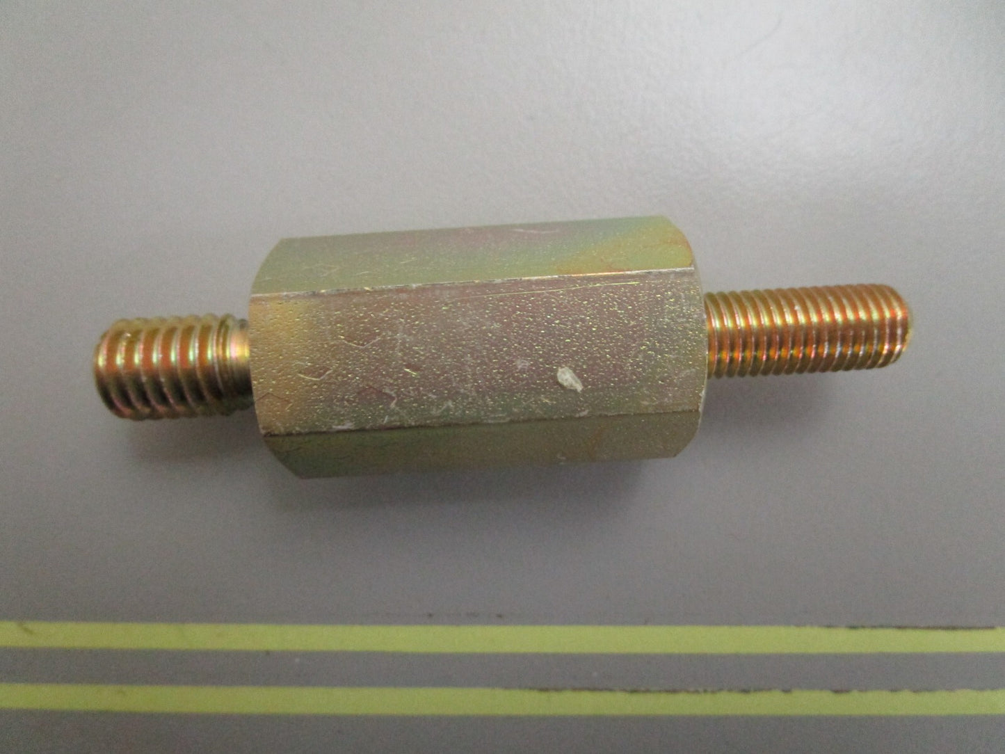 *NEW OEM* 0820 OMC Johnson Evinrude Stud 915011 0915011