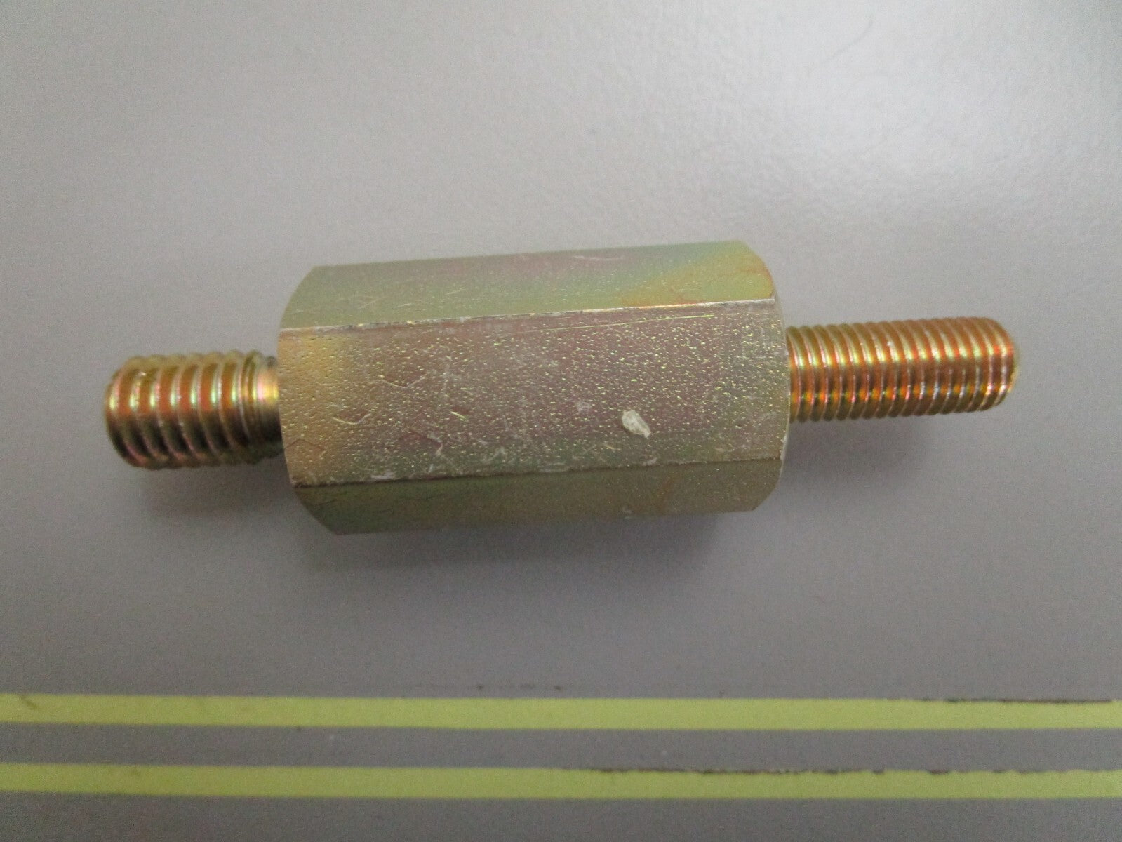 *NEW OEM* 0820 OMC Johnson Evinrude Stud 915011 0915011