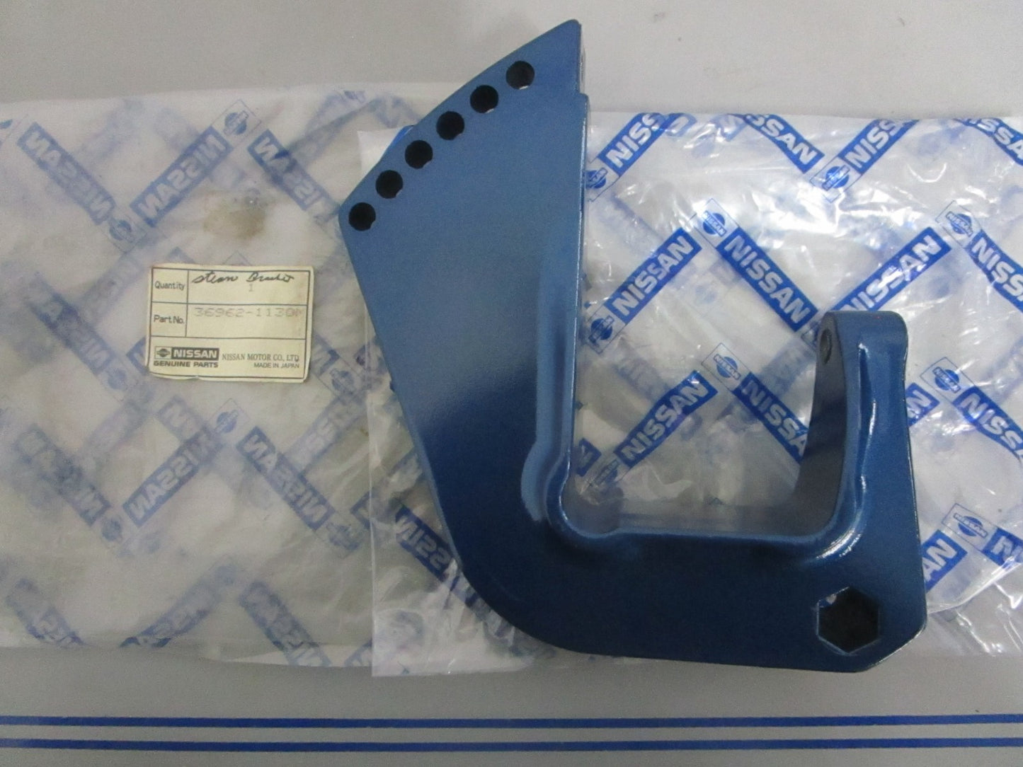NEW OEM 36962-1130M Tohatsu Left Clamp Bracket 0820