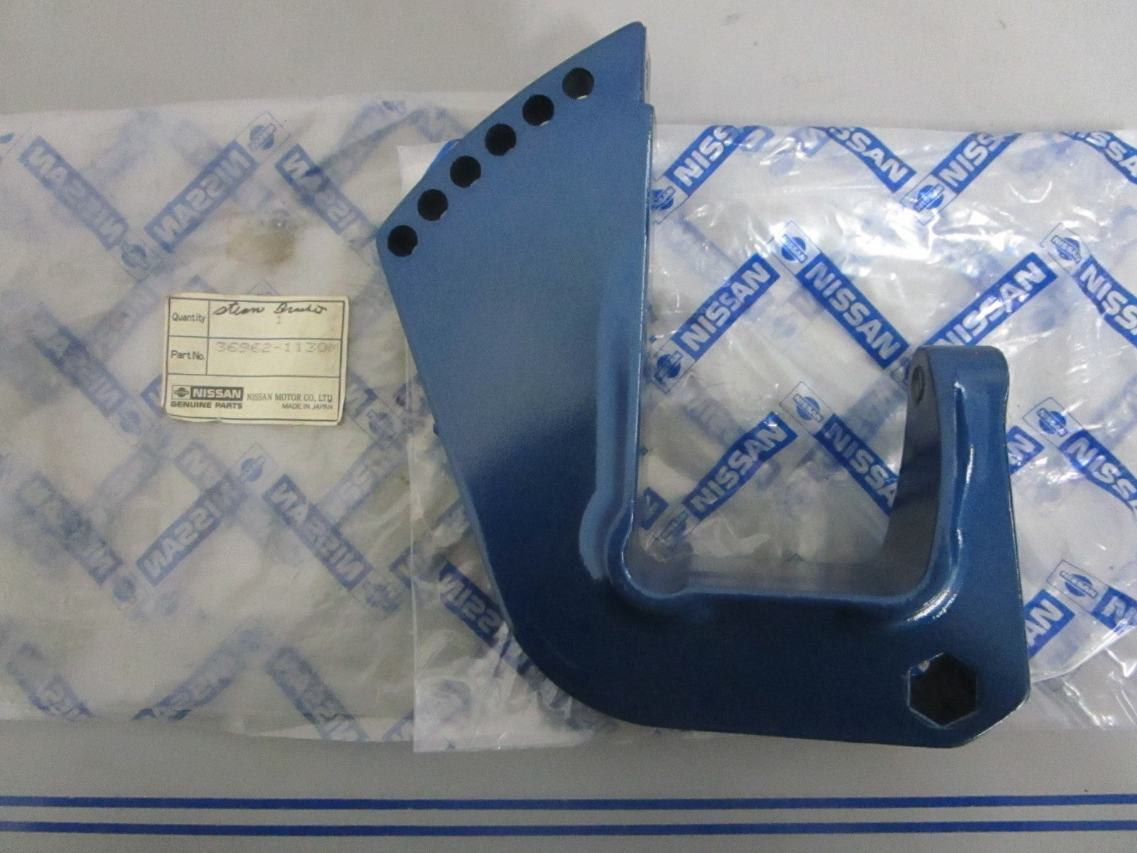 NEW OEM 36962-1130M Tohatsu Left Clamp Bracket 0820