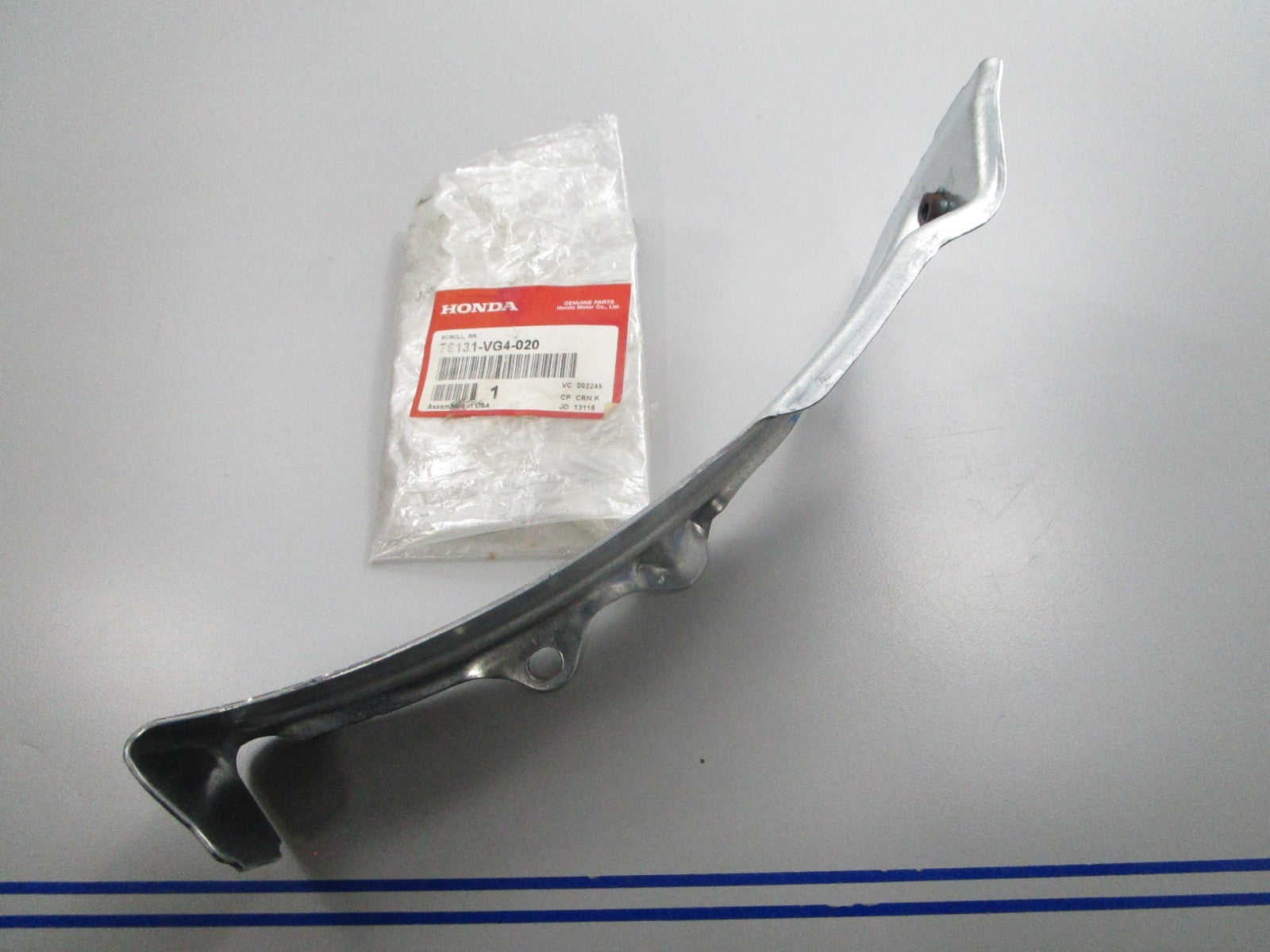 NEW OEM Honda 76131-VG4-020 Rear Scroll 0810