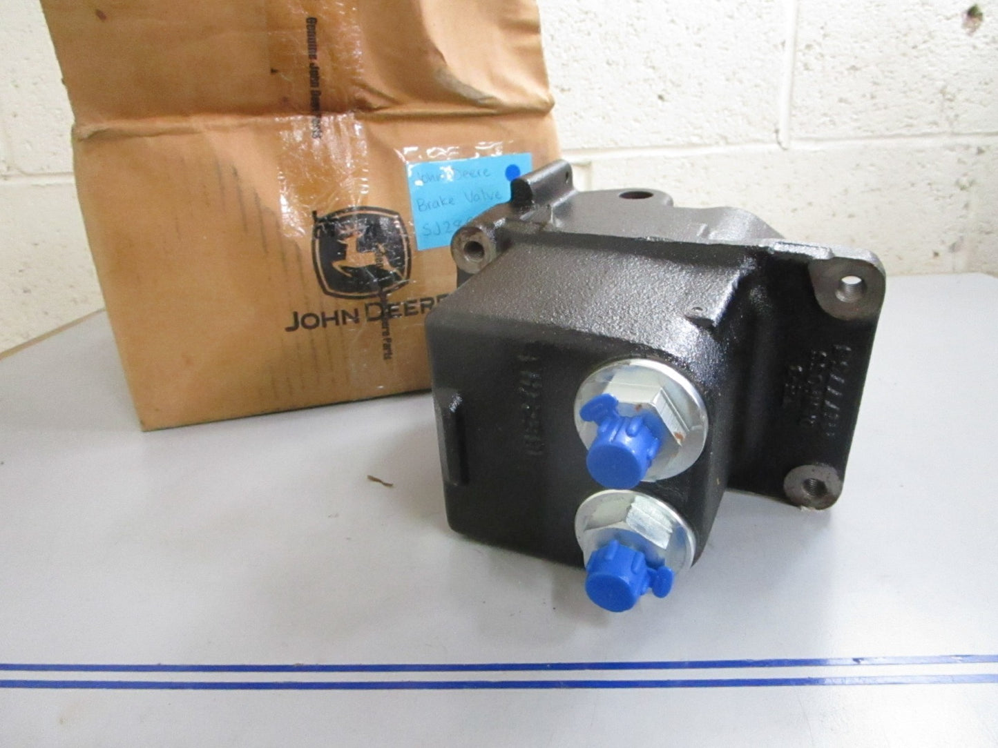 *NEW OEM* 0820 John Deere Brake Valve SJ28992