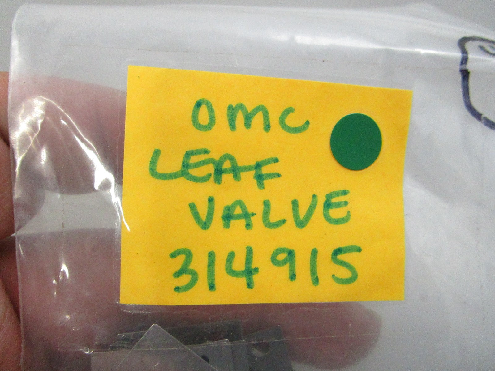 NEW OEM 314915 0314915 OMC Johnson Evinrude Leaf Valve 0810