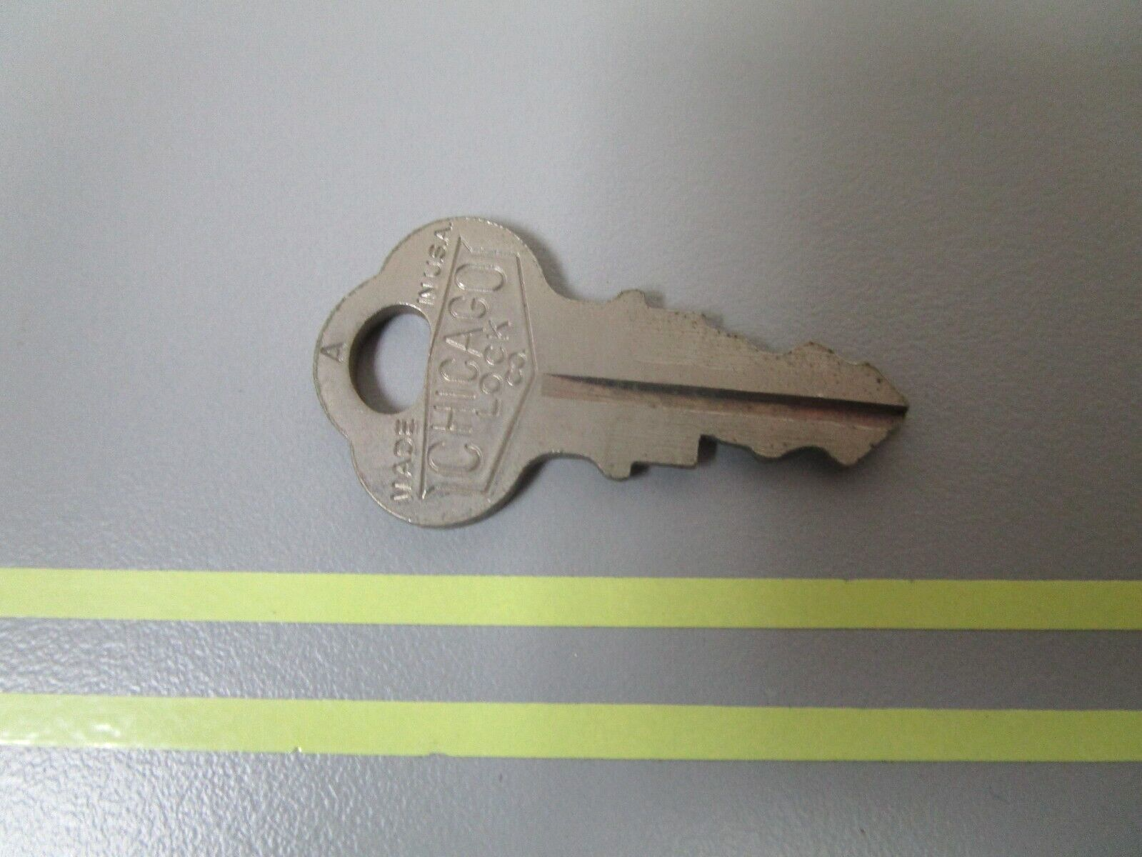 *NEW OEM* 0810 OMC Johnson Evinrude Key KF8 501523 0501523