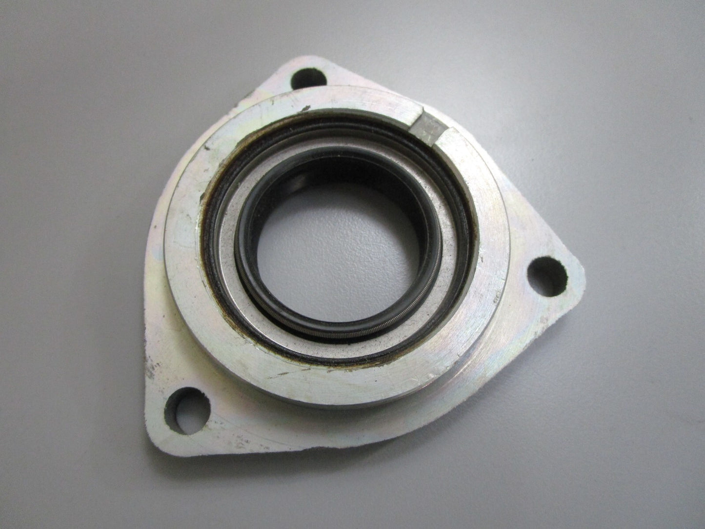 *NEW OEM* 0810 OMC Johnson Evinrude Retainer & Seal 980478 908066