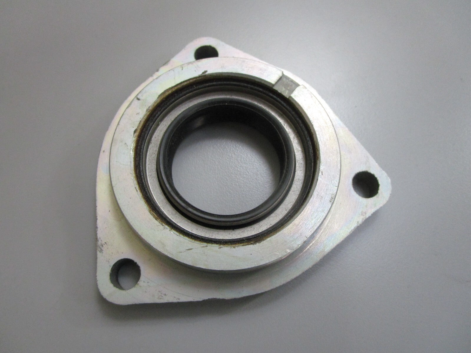 *NEW OEM* 0810 OMC Johnson Evinrude Retainer & Seal 980478 908066