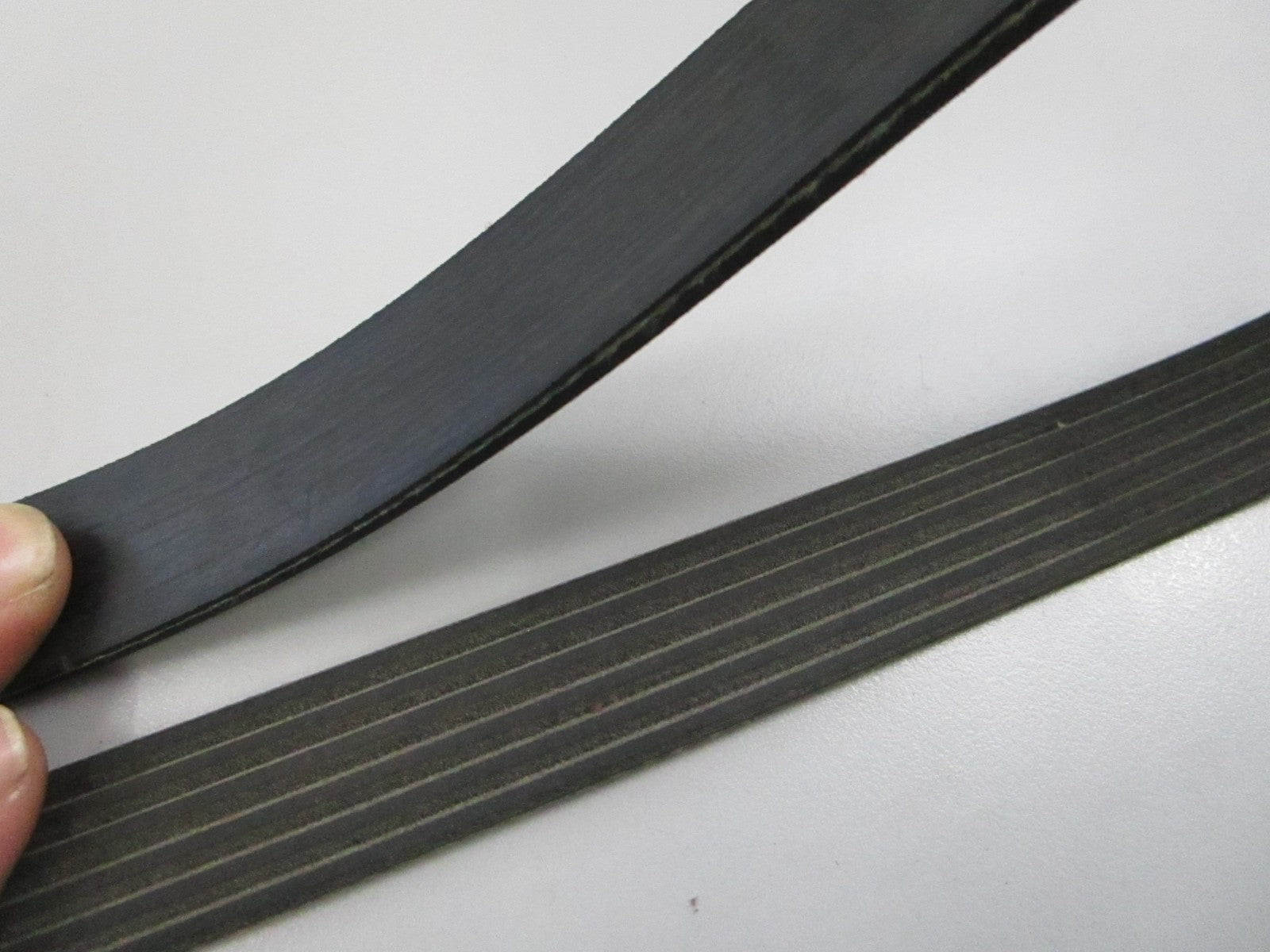 Gates NEW Micro-V Serpentine Belt K060441 6-Rib 0810