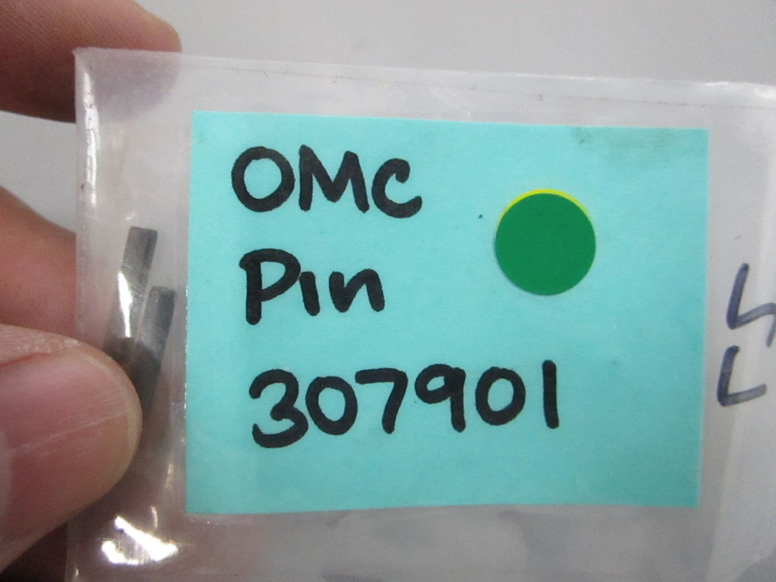 NEW OEM (LOT OF 2) 307901 0307901 OMC Johnson Evinrude Pin 0810