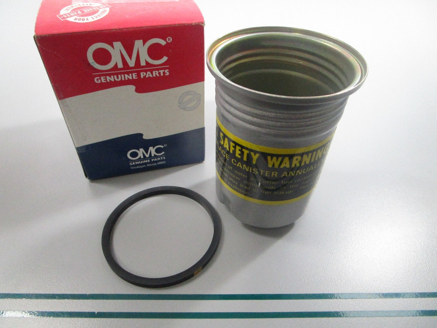 NEW OEM 981911 0981911 OMC Johnson Evinrude Fuel Canister 0810
