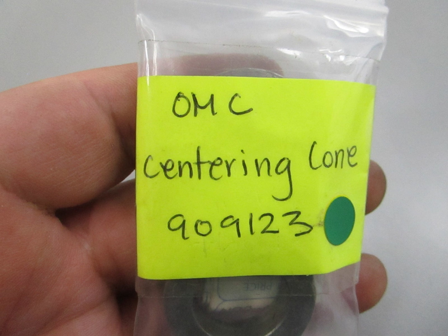 NEW OEM (LOT OF 2) 909123 0909123 OMC Johnson Evinrude Centering Cone 0810