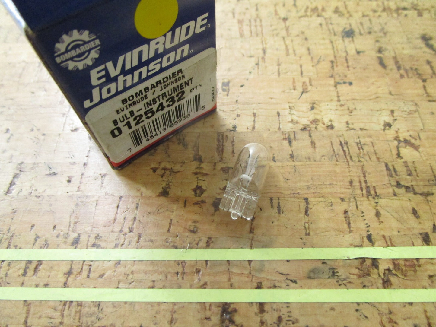 *NEW OEM* 0810 OMC Johnson Evinrude Instrument Bulb 125432 0125432
