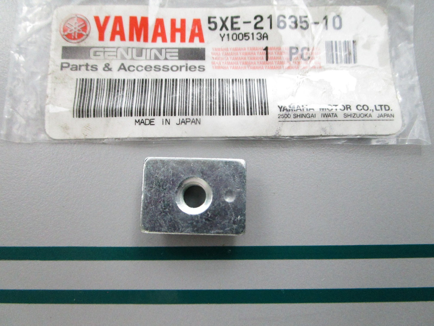 NEW OEM 5XE-21635-10-00 Yamaha Rear Fender Nut 0810