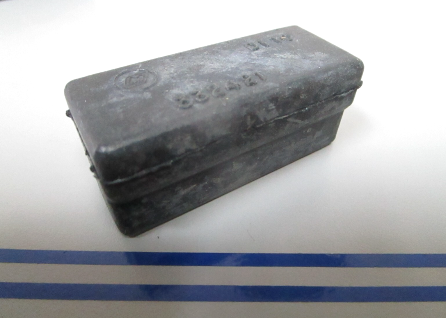 *NEW OEM* 0810 OMC Johnson Evinrude Rubber Mount 332421 0332421