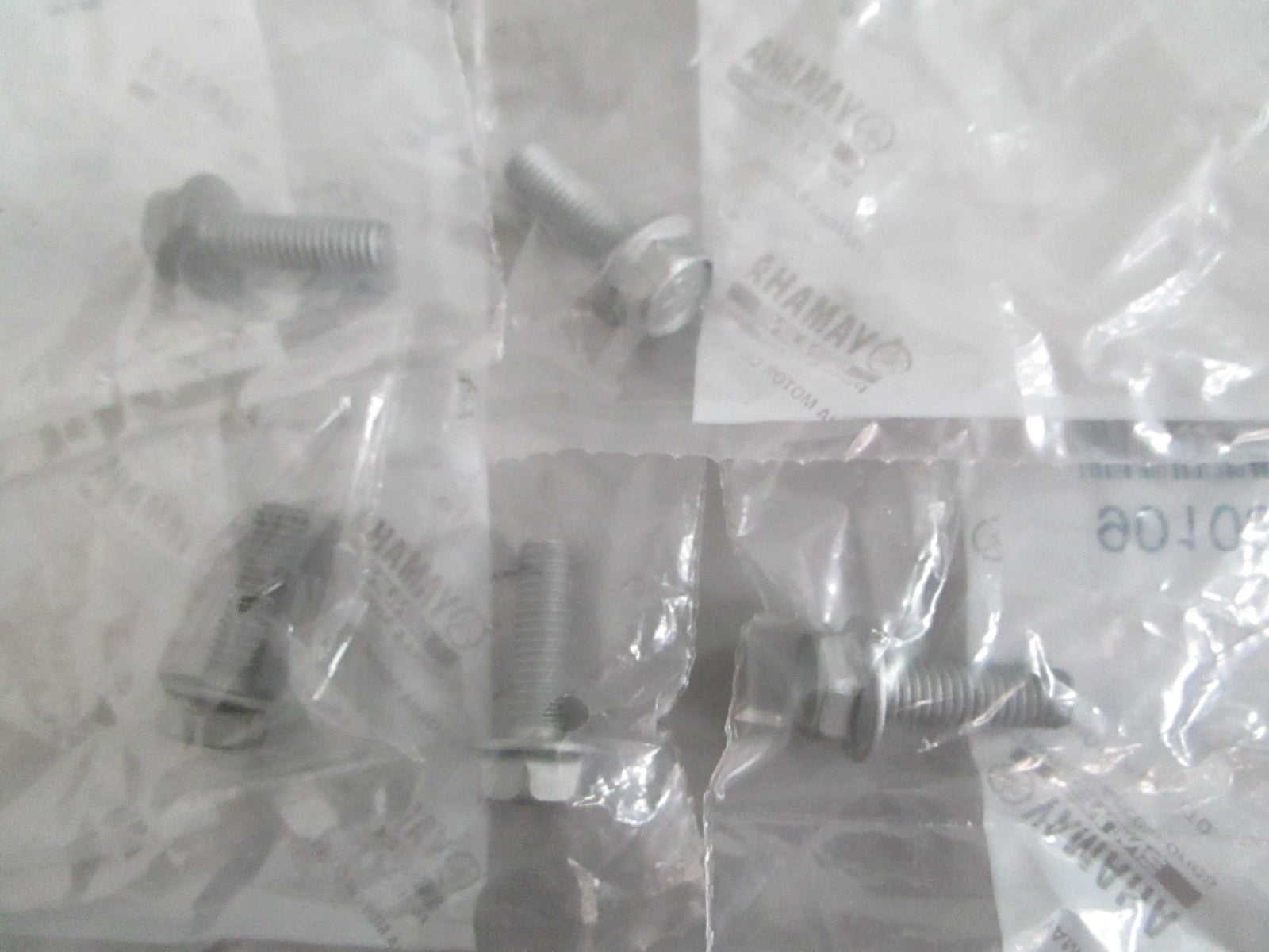 NEW OEM (LOT OF 5) 90105-06155-00 Yamaha Flange Bolt 0820