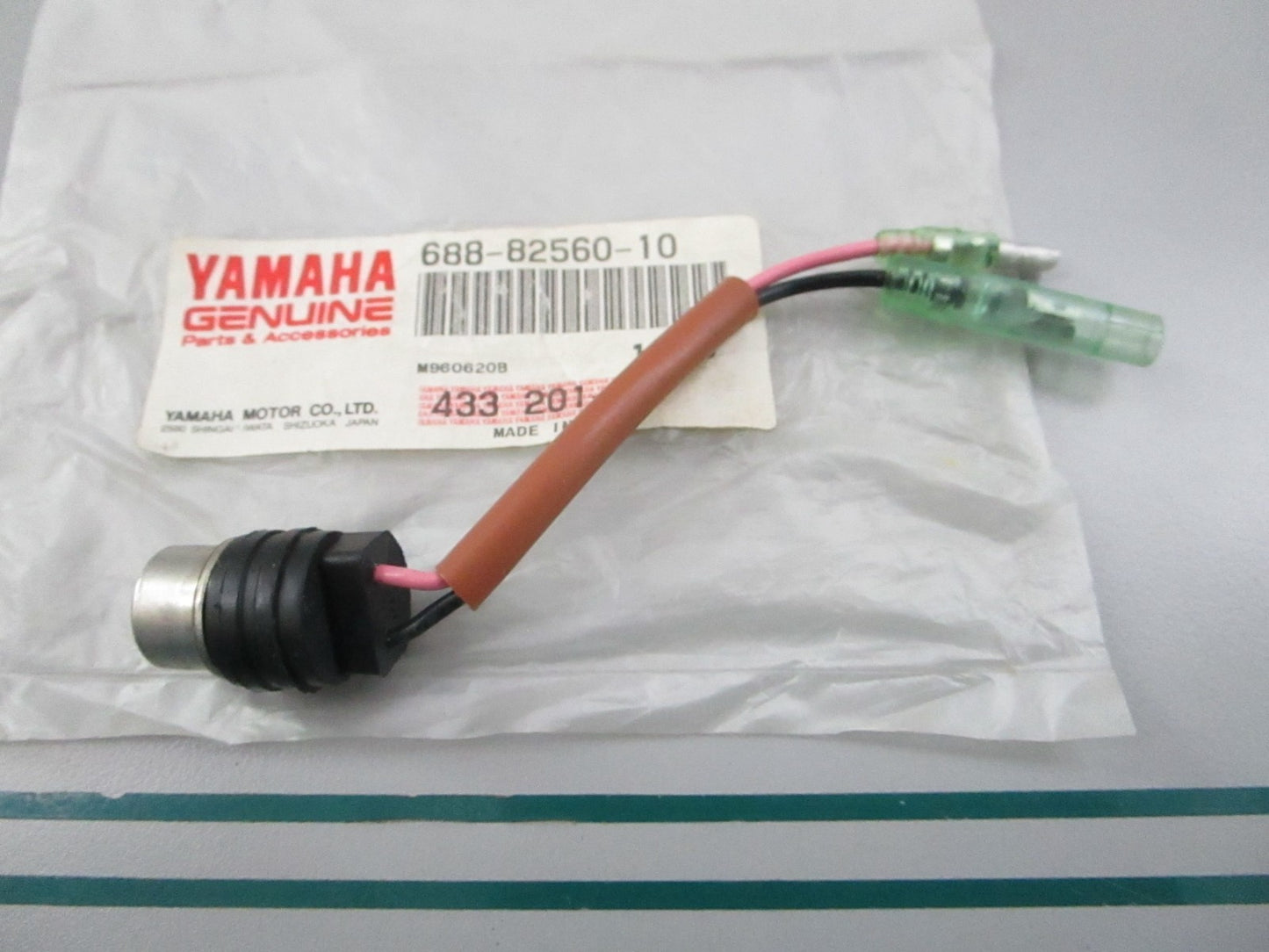 NEW OEM 688-82560-10-00 Yamaha Thermostat Switch 0810
