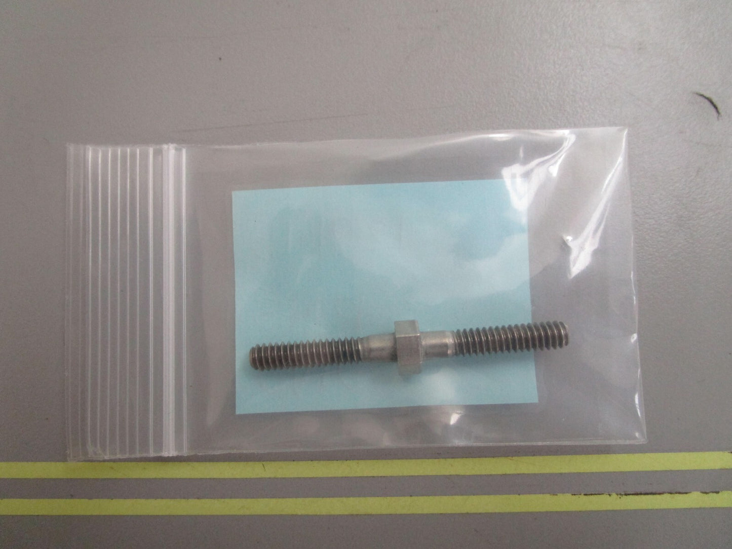 *NEW OEM* 0810 OMC Johnson Evinrude Stud 914681 0914681